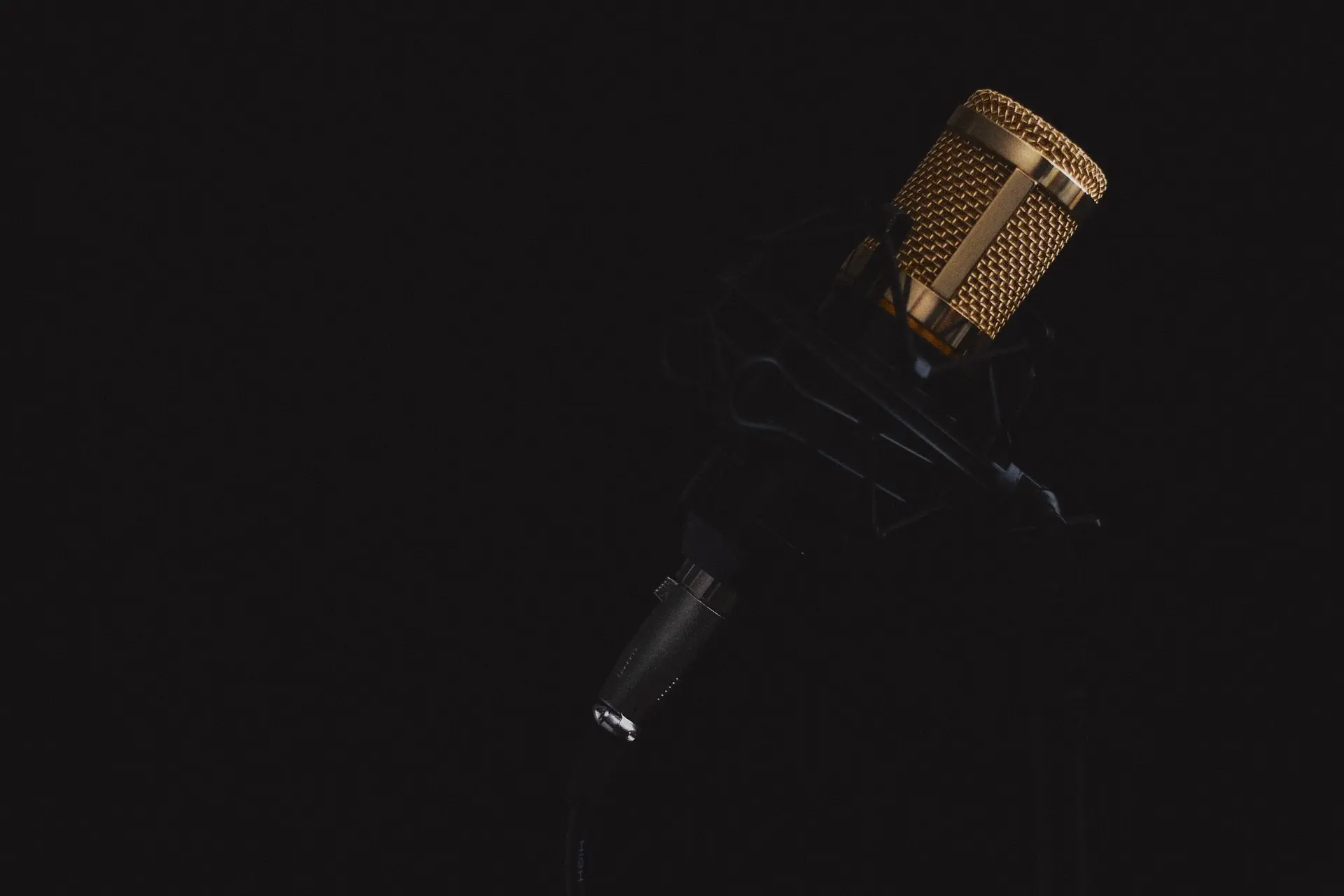 microphone-2130806_1920